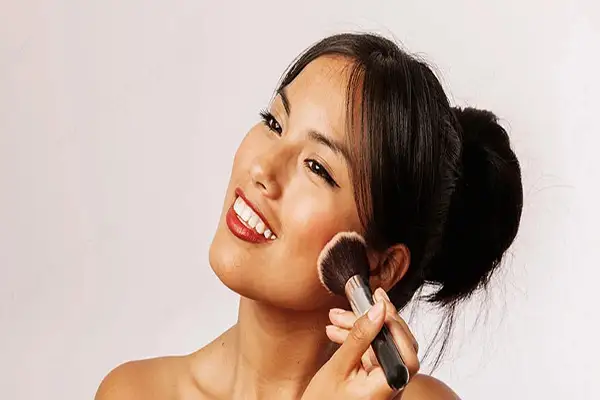 کرم پودر مناسب برای پوست چرب و تیره