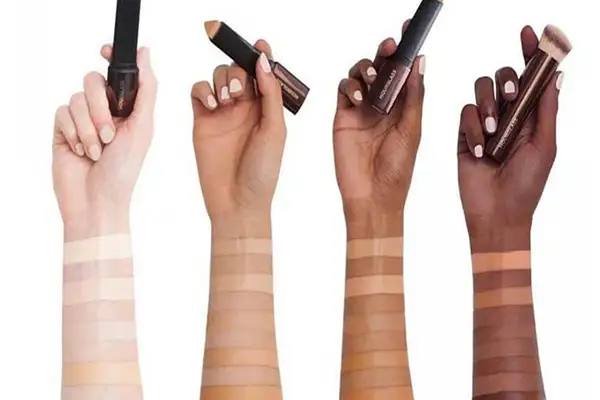 کرم پودر مناسب پوست چرب و سبزه