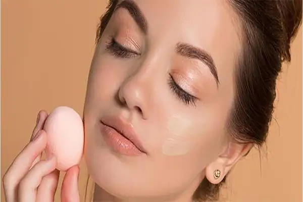 کرم پودر مناسب پوست چرب و سبزه